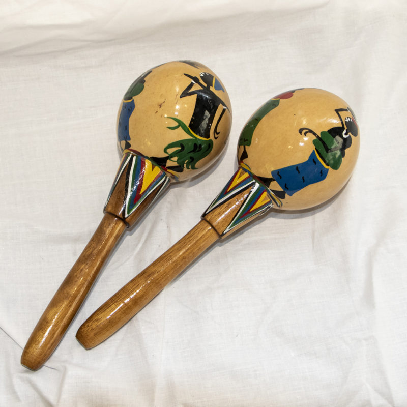 Maracas en bois peintes à la main Perle du monde association